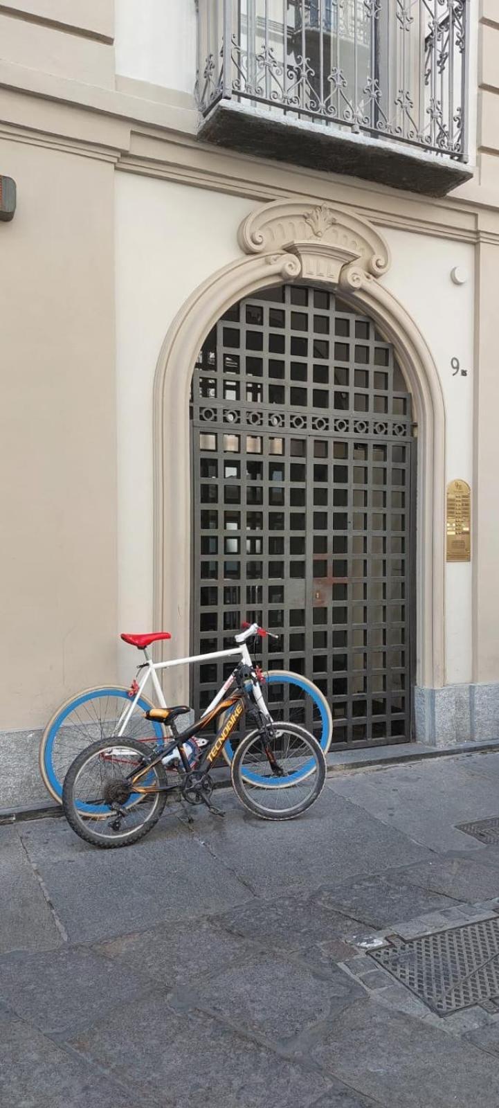 Acadamis - Garibaldi 9 Bis - Piazza Castello Appartement Turijn Buitenkant foto